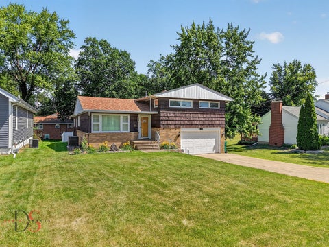 Photo of 416 W Bluff Street, Streator, IL 61364 (MLS # 12656798)