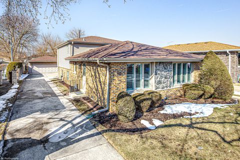 Tiny photo for 10304 Linus Lane, Oak Lawn, IL 60453 (MLS # 12568610)