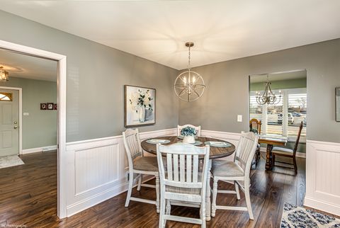 Tiny photo for 10304 Linus Lane, Oak Lawn, IL 60453 (MLS # 12568610)