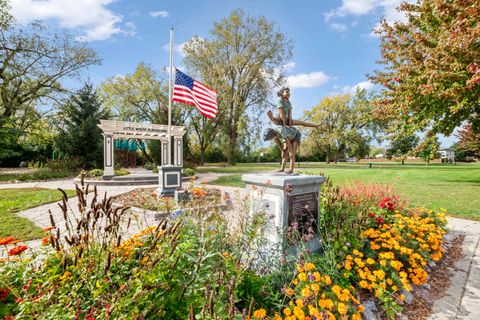 Tiny photo for 10304 Linus Lane, Oak Lawn, IL 60453 (MLS # 12568610)