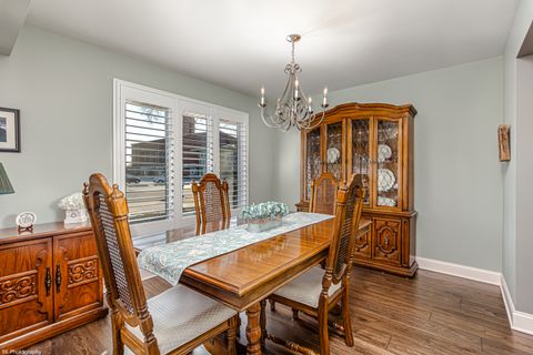 Tiny photo for 10304 Linus Lane, Oak Lawn, IL 60453 (MLS # 12568610)