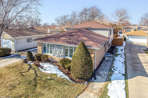 Tiny photo for 10304 Linus Lane, Oak Lawn, IL 60453 (MLS # 12568610)