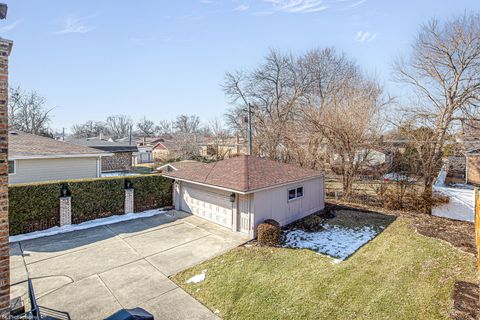 Tiny photo for 10304 Linus Lane, Oak Lawn, IL 60453 (MLS # 12568610)