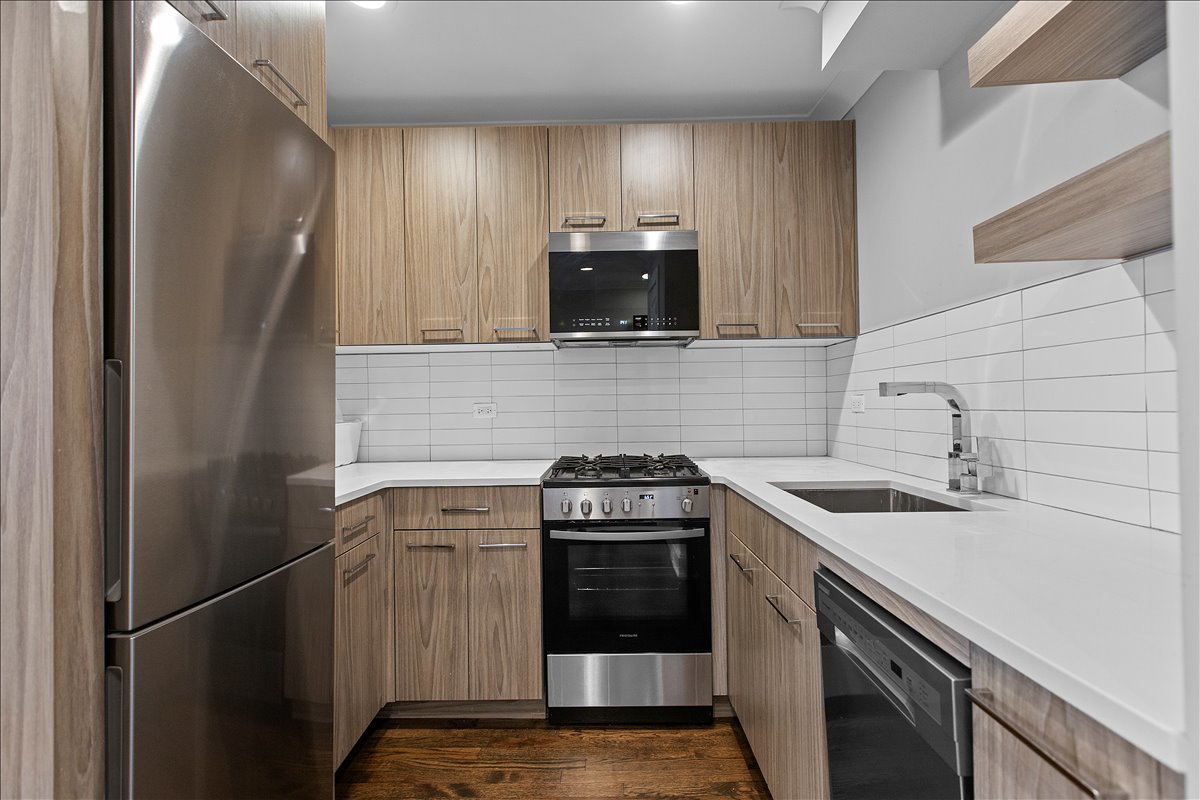 541 W OAKDALE Avenue 507