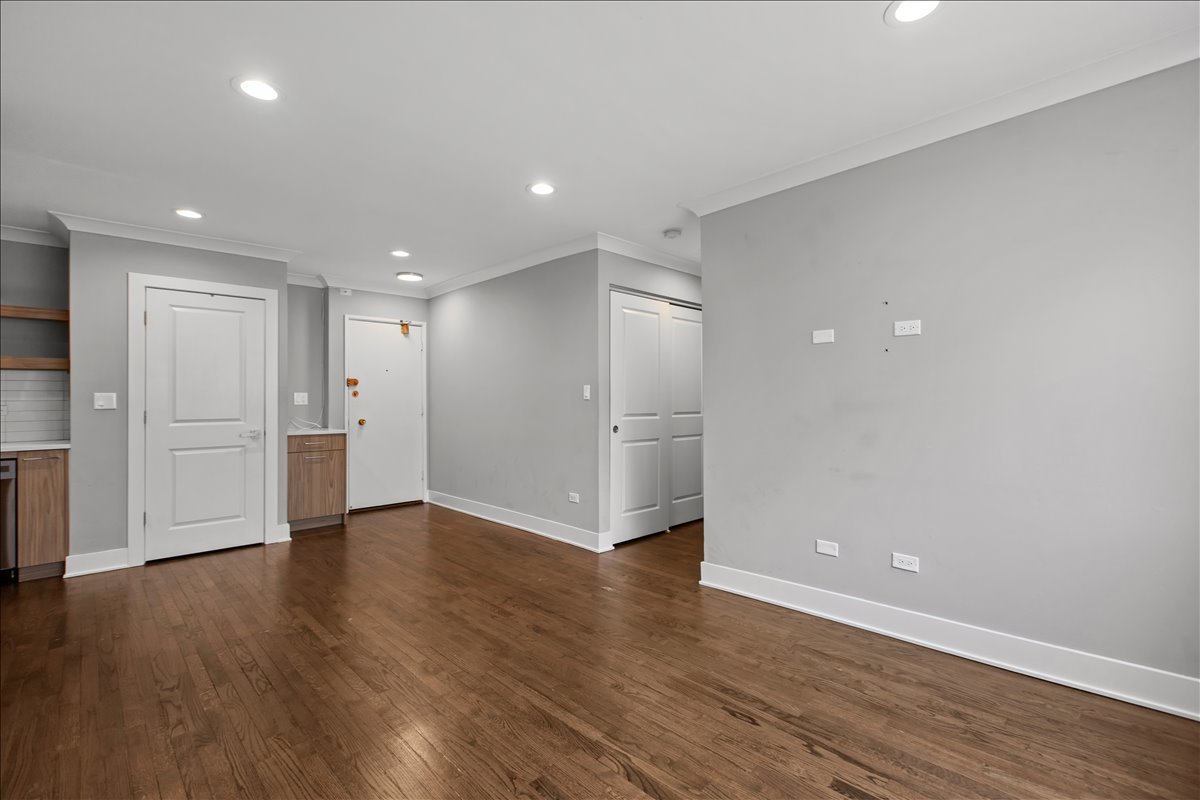 541 W OAKDALE Avenue 507