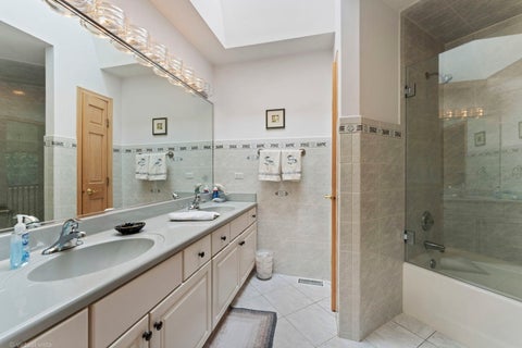 Tiny photo for 417 E Noyes Street, Arlington Heights, IL 60005 (MLS # 12735144)