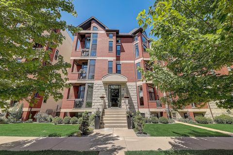 Condominium in Chicago IL 4216 Ellis Avenue.jpg