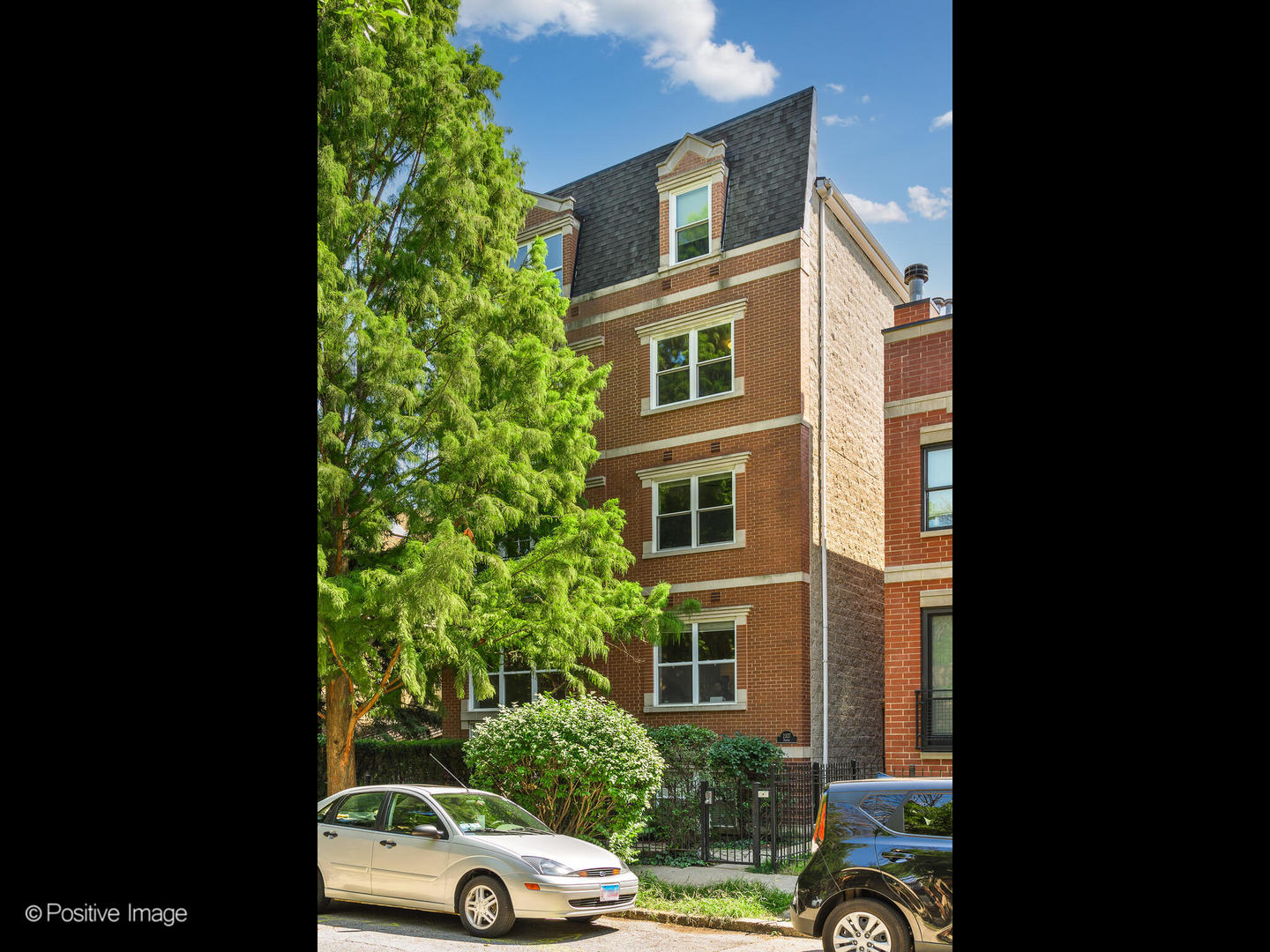 View Chicago, IL 60647 townhome