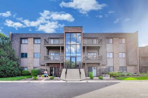 Photo of 1440 Stonebridge Circle #J12, Wheaton, IL 60189 (MLS # 12681476)