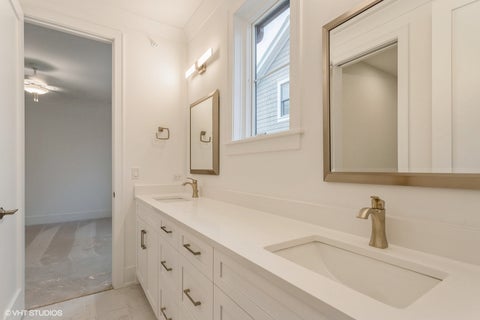 Tiny photo for 946 S Garfield Street, Hinsdale, IL 60521 (MLS # 12570800)