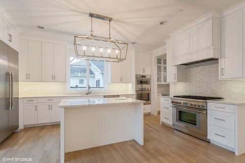 Tiny photo for 946 S Garfield Street, Hinsdale, IL 60521 (MLS # 12570800)