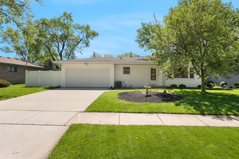 Photo of 1910 Richard Street, Aurora, IL 60506 (MLS # 12621681)