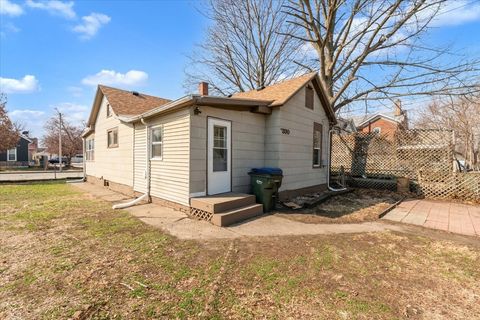 Tiny photo for 1330 W 7TH Street, Davenport, IA 52802 (MLS # 12605200)