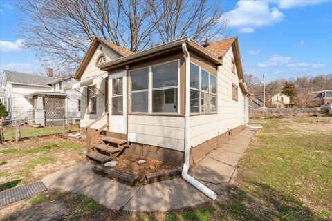 Tiny photo for 1330 W 7TH Street, Davenport, IA 52802 (MLS # 12605200)