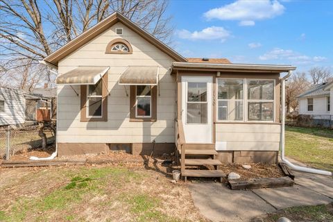 Tiny photo for 1330 W 7TH Street, Davenport, IA 52802 (MLS # 12605200)