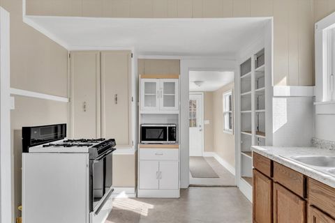 Tiny photo for 1330 W 7TH Street, Davenport, IA 52802 (MLS # 12605200)