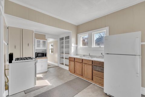 Tiny photo for 1330 W 7TH Street, Davenport, IA 52802 (MLS # 12605200)