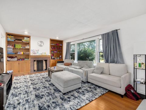 Tiny photo for 405 Greenfield Avenue, Glen Ellyn, IL 60137 (MLS # 12623565)