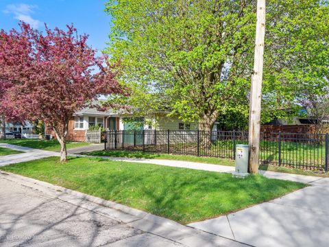 Tiny photo for 405 Greenfield Avenue, Glen Ellyn, IL 60137 (MLS # 12623565)