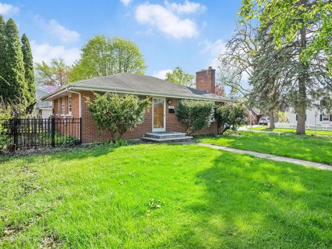 Tiny photo for 405 Greenfield Avenue, Glen Ellyn, IL 60137 (MLS # 12623565)
