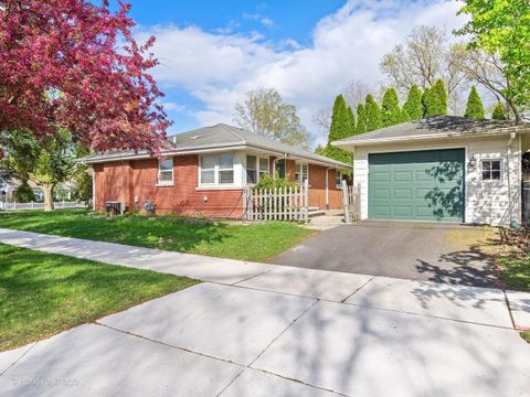 Tiny photo for 405 Greenfield Avenue, Glen Ellyn, IL 60137 (MLS # 12623565)