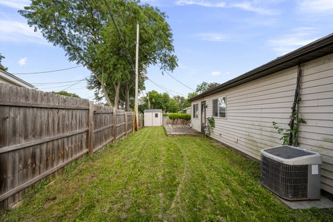 Tiny photo for 1904 N Oak Street, Bettendorf, IA 52722 (MLS # 12686855)