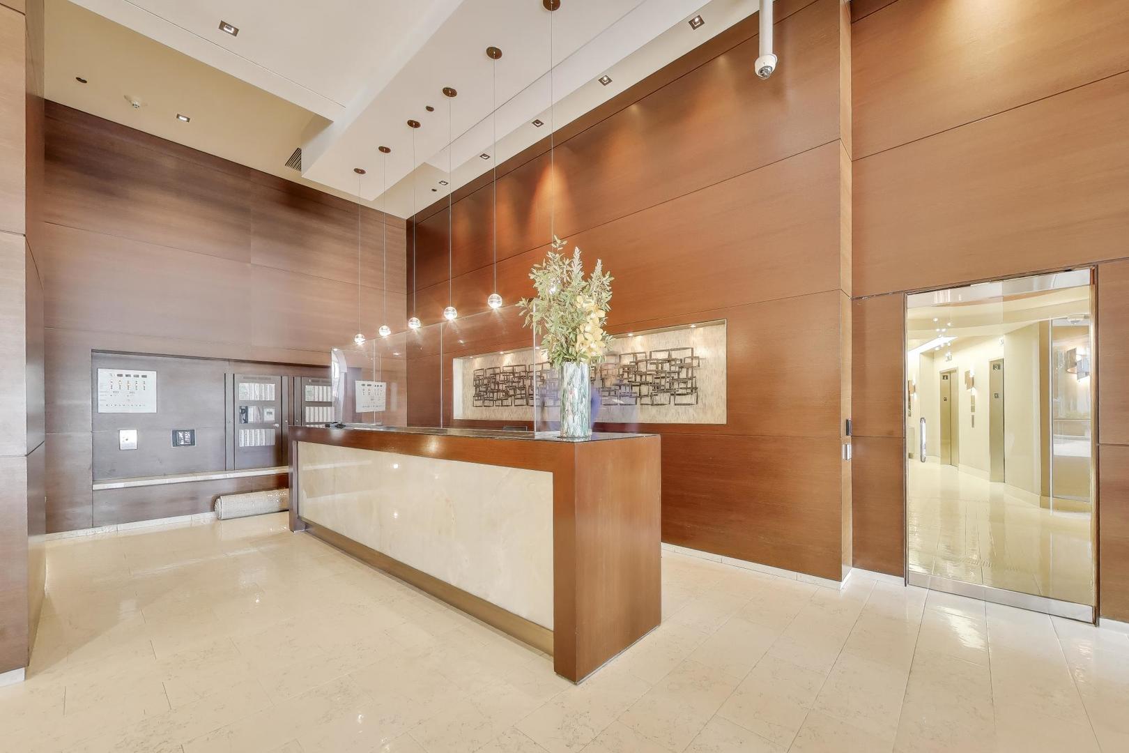 1211 S Prairie Avenue 2003