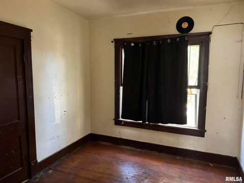 Tiny photo for 962 E BROADWAY, Centralia, IL 62801 (MLS # EB460468)