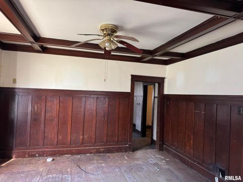 Tiny photo for 962 E BROADWAY, Centralia, IL 62801 (MLS # EB460468)