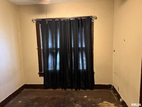 Tiny photo for 962 E BROADWAY, Centralia, IL 62801 (MLS # EB460468)