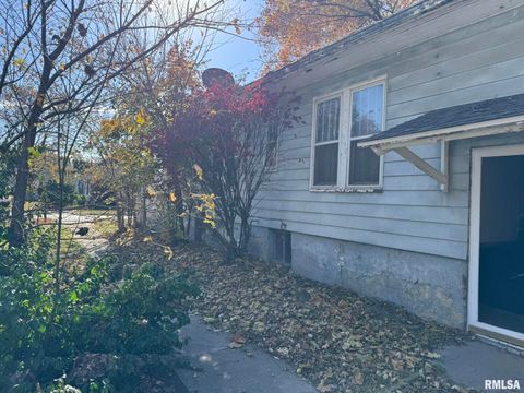 Tiny photo for 962 E BROADWAY, Centralia, IL 62801 (MLS # EB460468)