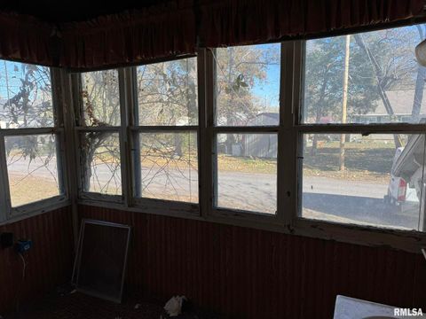 Tiny photo for 962 E BROADWAY, Centralia, IL 62801 (MLS # EB460468)