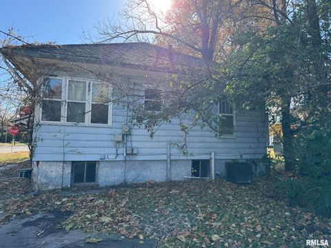 Tiny photo for 962 E BROADWAY, Centralia, IL 62801 (MLS # EB460468)