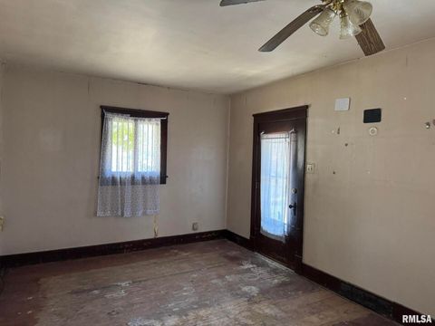 Tiny photo for 962 E BROADWAY, Centralia, IL 62801 (MLS # EB460468)