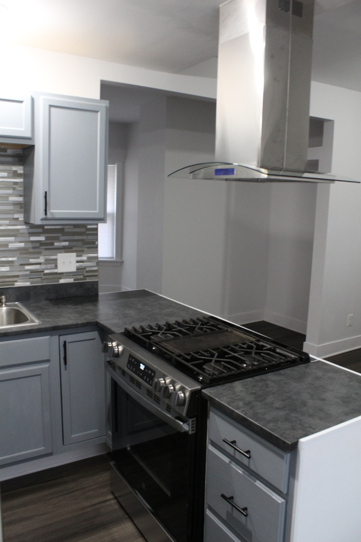 1512 N Rockton Avenue N