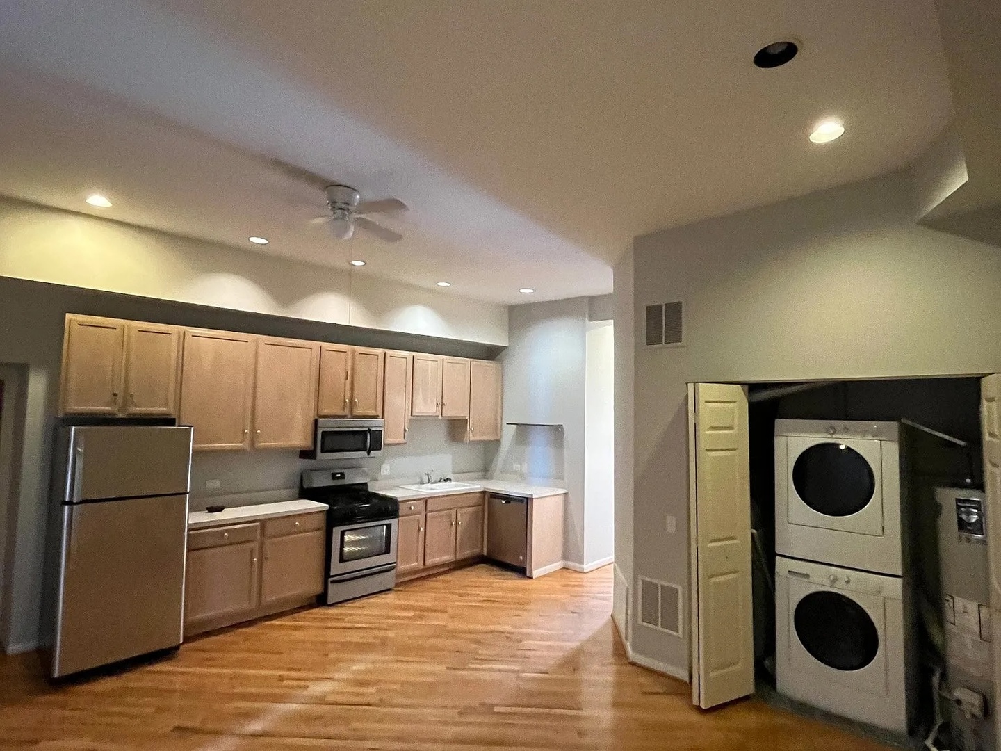 729 W Grand Avenue 4F