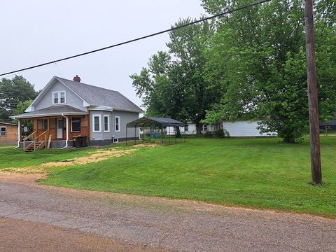 Photo of 2003 6th Street, Fulton, IL 61252 (MLS # 12656841)