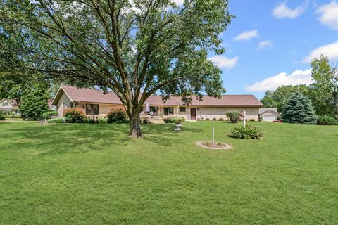 Tiny photo for 800 Cambridge Drive, Paxton, IL 60957 (MLS # 12531745)