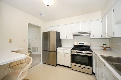 Tiny photo for 1737 Harrow Court #D, Wheaton, IL 60189 (MLS # 12614627)