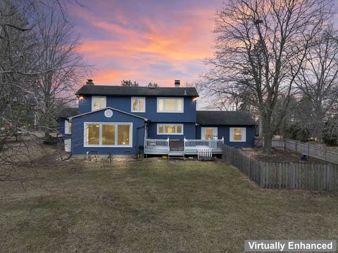 Tiny photo for 27052 W Lakeview Drive S, Lake Barrington, IL 60084 (MLS # 12576769)