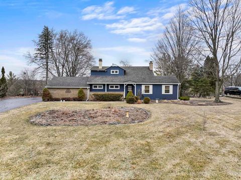 Tiny photo for 27052 W Lakeview Drive S, Lake Barrington, IL 60084 (MLS # 12576769)