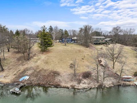 Tiny photo for 27052 W Lakeview Drive S, Lake Barrington, IL 60084 (MLS # 12576769)