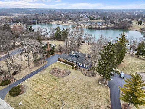 Tiny photo for 27052 W Lakeview Drive S, Lake Barrington, IL 60084 (MLS # 12576769)