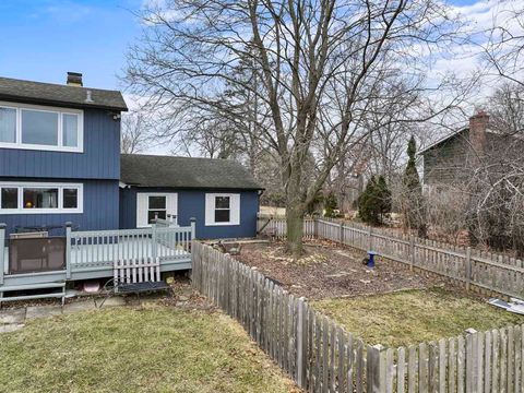 Tiny photo for 27052 W Lakeview Drive S, Lake Barrington, IL 60084 (MLS # 12576769)