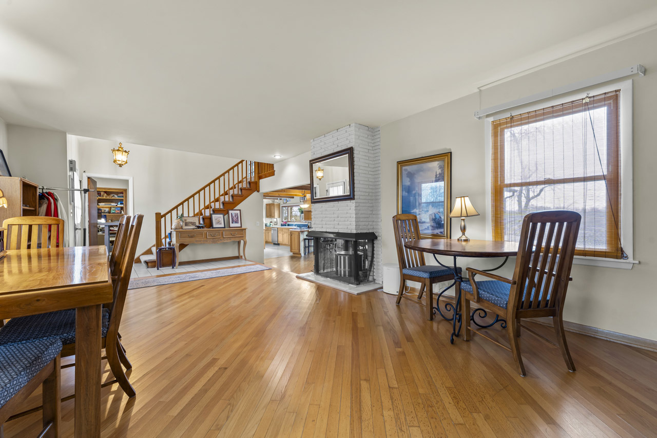 27052 W Lakeview Drive S