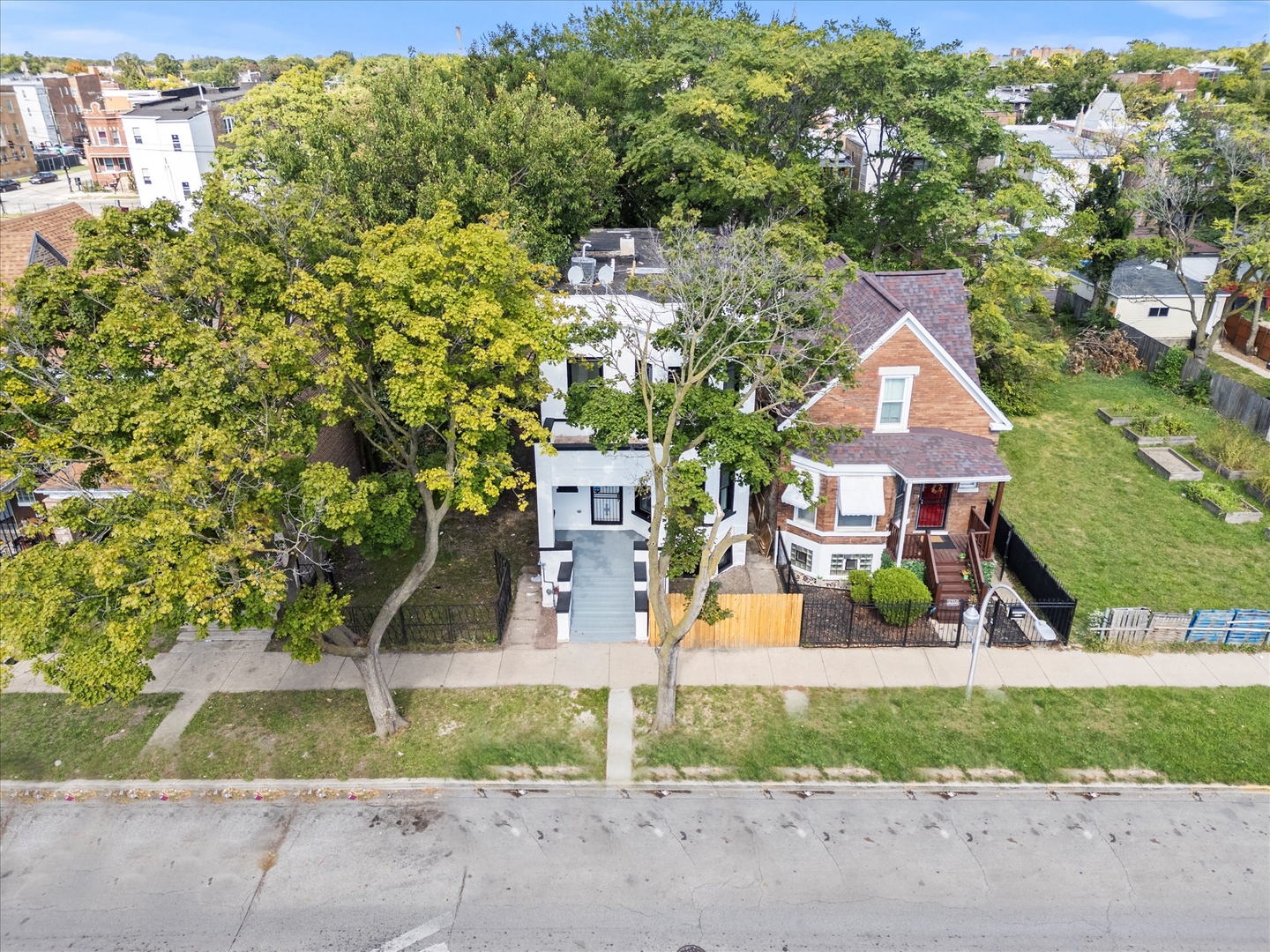 4336 W Gladys Avenue