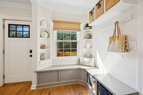 Tiny photo for 6632 N Sioux Avenue, Chicago, IL 60646 (MLS # 12501385)