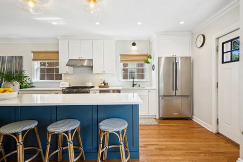 Tiny photo for 6632 N Sioux Avenue, Chicago, IL 60646 (MLS # 12501385)