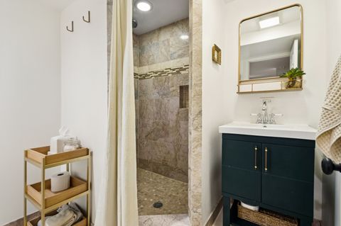 Tiny photo for 6632 N Sioux Avenue, Chicago, IL 60646 (MLS # 12501385)