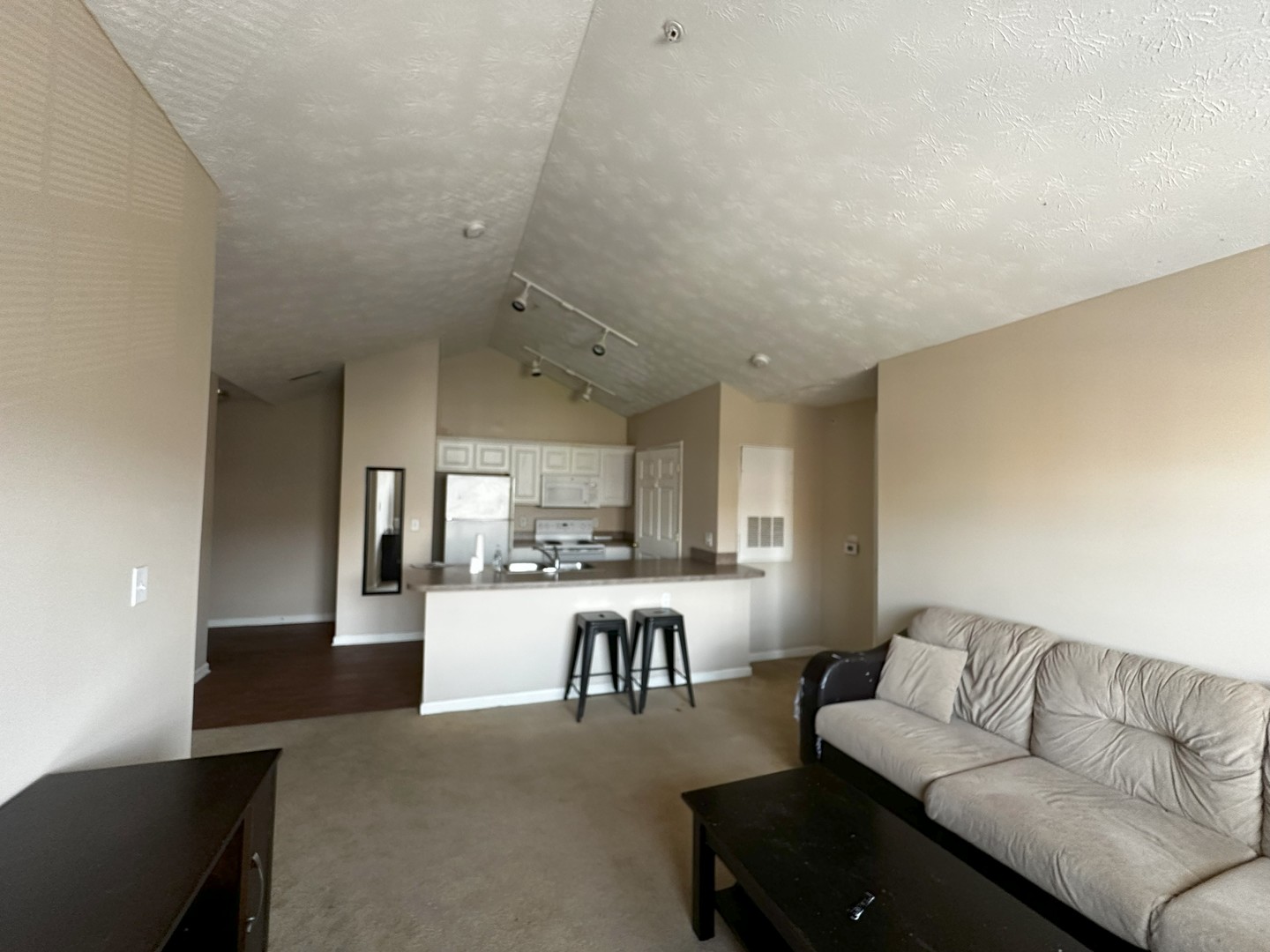 1903 N Lincoln Avenue 303